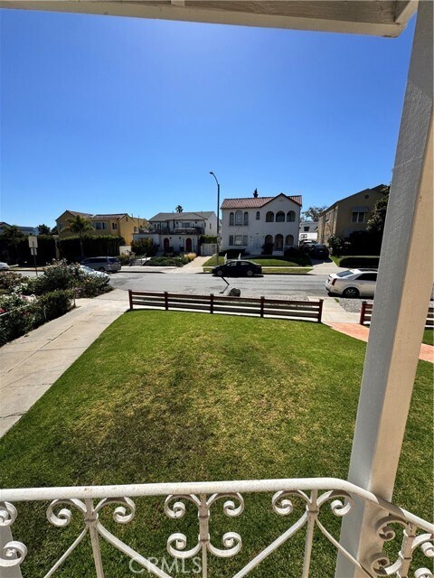 Building Photo - 1046 S Citrus Ave