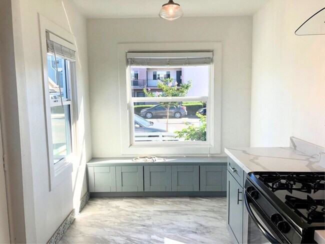 Building Photo - Craftsman Two Bedroom House! w/ Garage! NO...