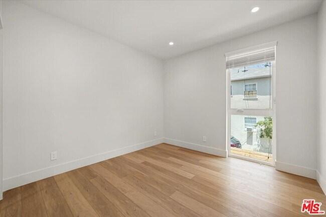 Building Photo - 1752 N Van Ness Ave