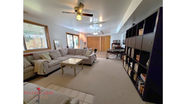 Building Photo - HUGE 5-BEDROOM home with separate BONUS ROOM for rent!!  Large fenced yard!!!