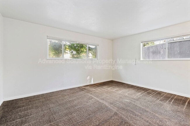 Building Photo - 370 E Sherman Ave