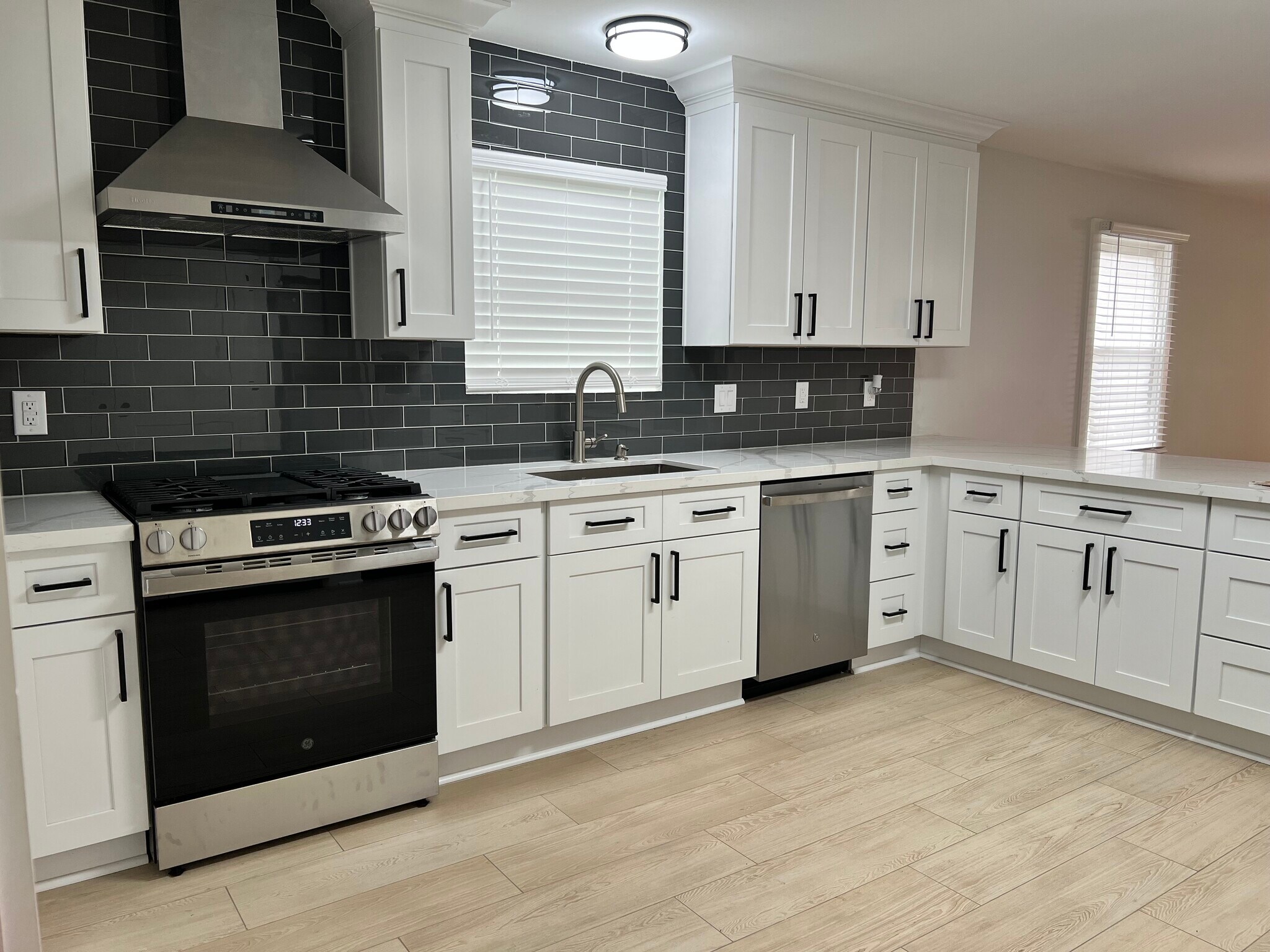 Building Photo - 3808 5th St