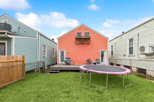 Building Photo - 2223-2225 St Andrew St