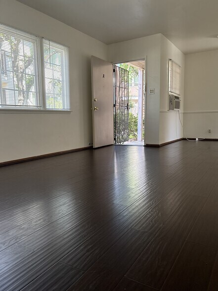 Building Photo - 1712 Huntington Dr