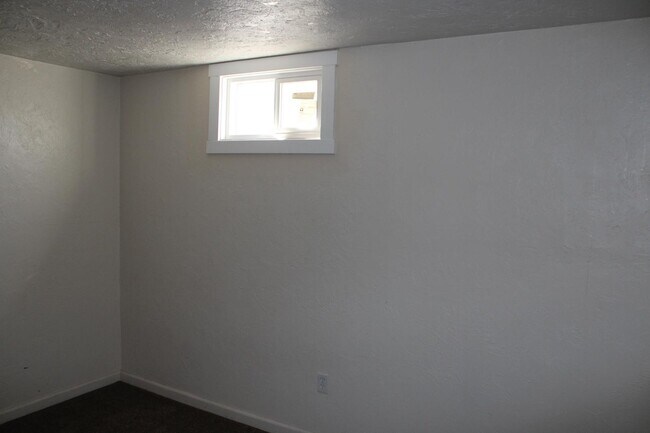 Building Photo - 575 Crimson Dr