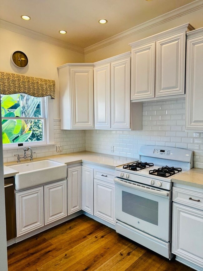 Building Photo - Remodelled Two Bedroom Home + Office for Rent in LB!