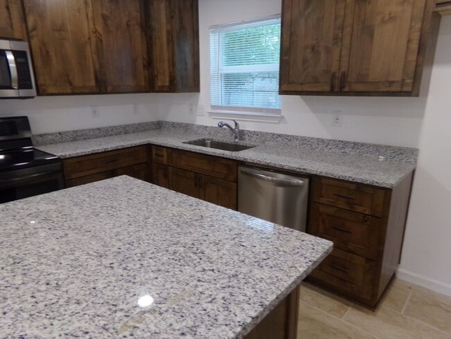 Building Photo - Updated 3/1 in Cibolo