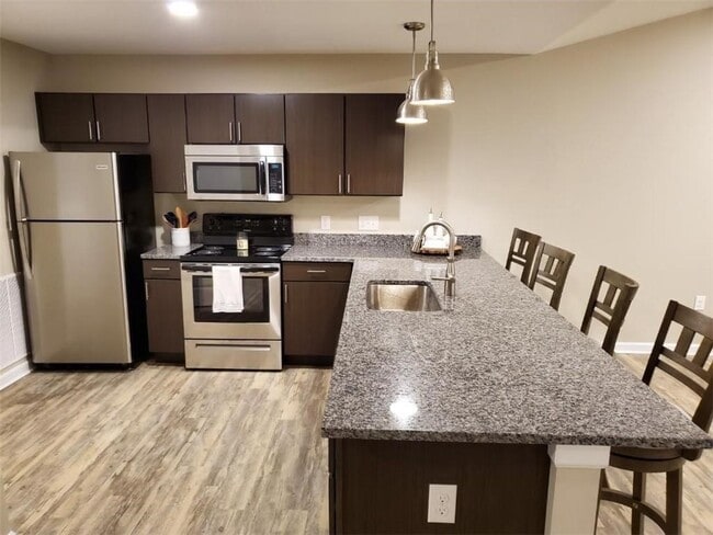 Building Photo - 170 Heartwood Ln