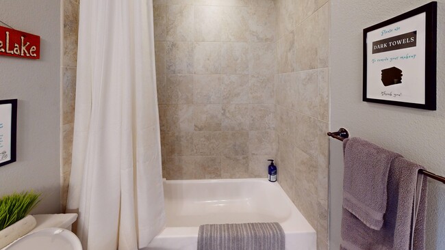 Building Photo - 430 Peninsula Dr