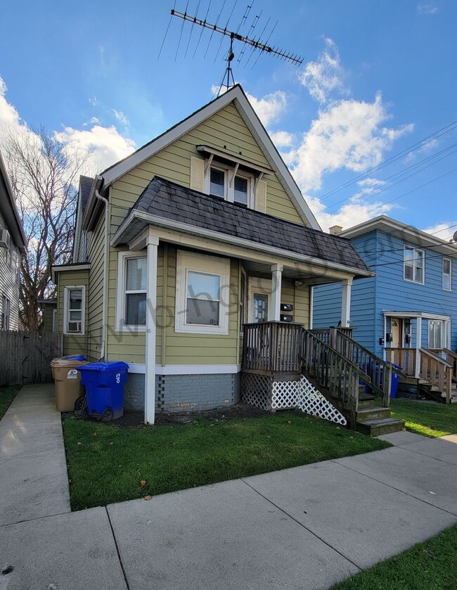 Building Photo - 821 48th St