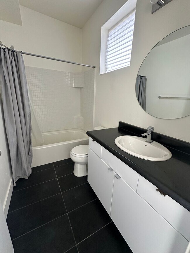 Building Photo - GORGEOUS Home!!!!