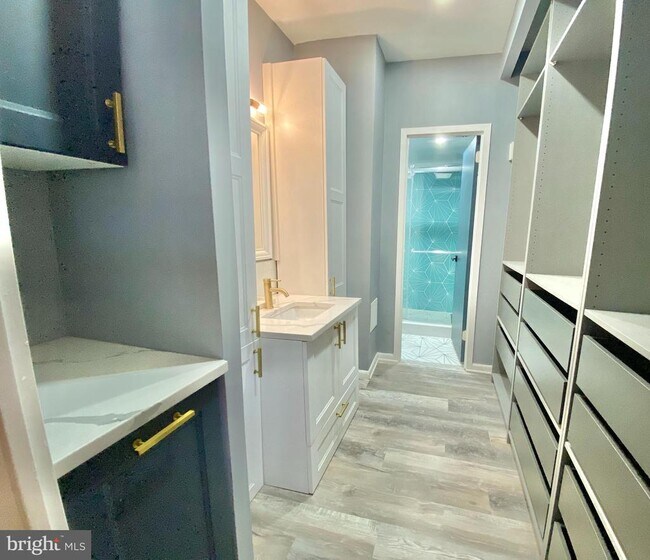 Building Photo - 3101 S Manchester St