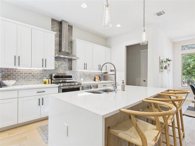 Building Photo - 3002 Sunridge Dr