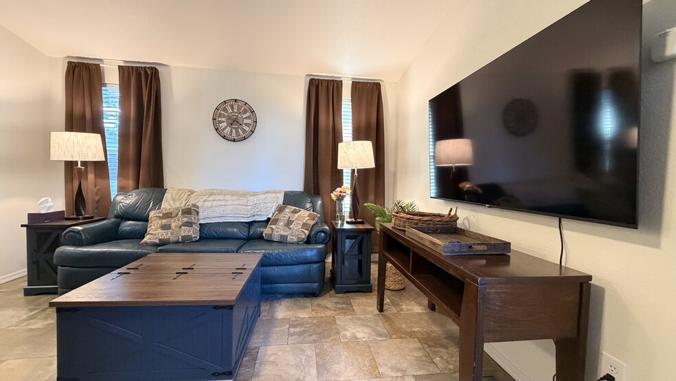 Building Photo - 1001 E Owens