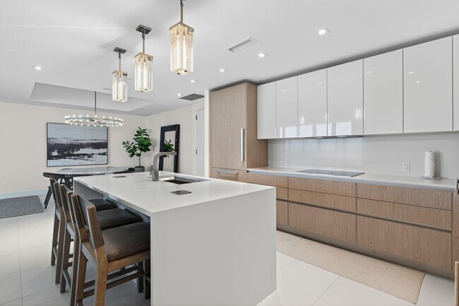 Building Photo - 3100 N Ocean Dr