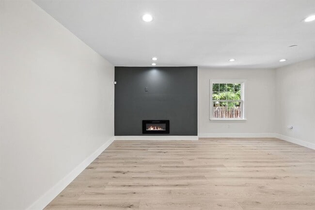 Building Photo - 1804 Northwood Rd