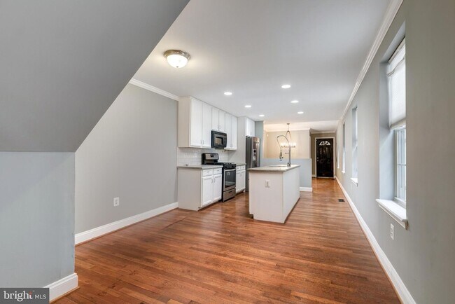 Building Photo - 130 N Collington Ave