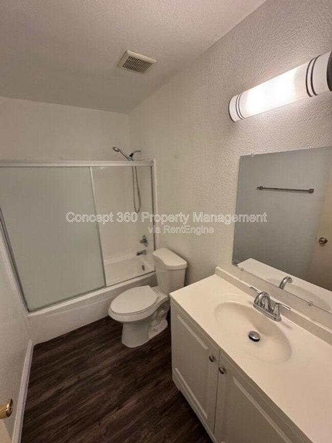 Building Photo - 9421 Cedar St