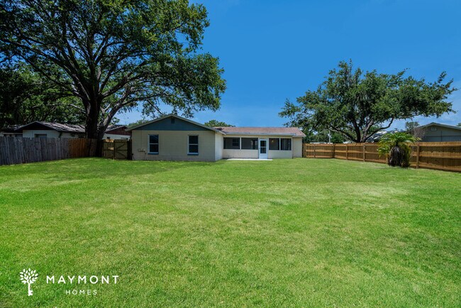 Building Photo - 513 Pine Ln