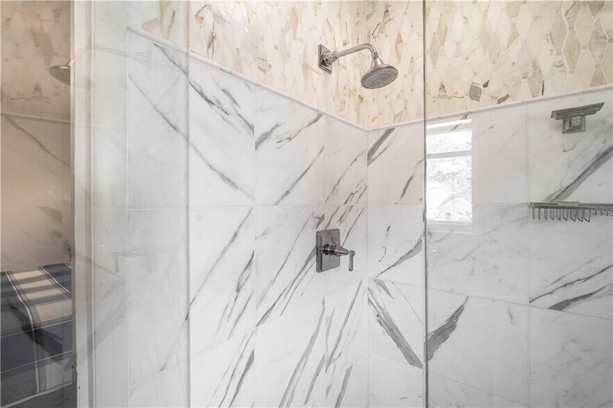 Building Photo - 465 Eastland Dr