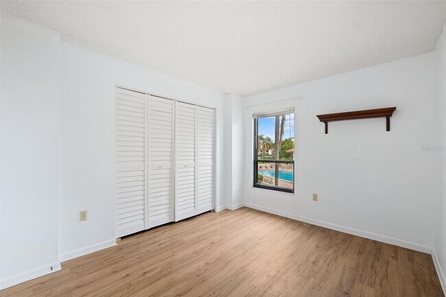 Building Photo - 138 1st St E