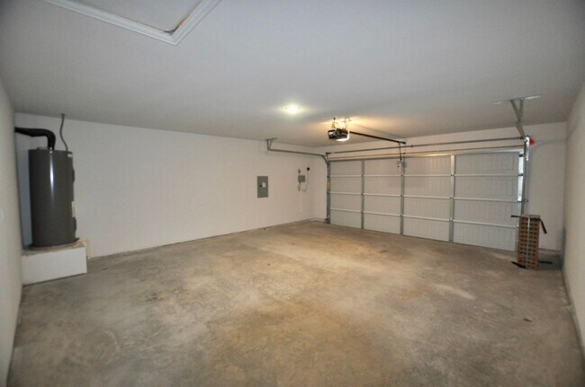 Building Photo - FOR LEASE! Charming 4 Bedroom - 2 Bathroom...
