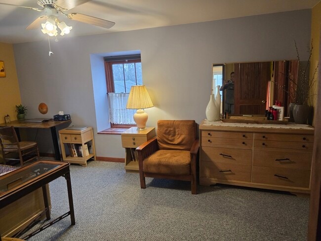 Building Photo - 437 S Craig Pl