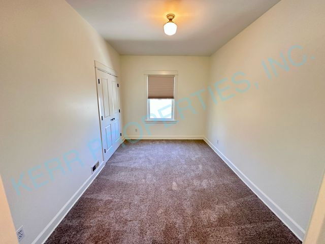 Building Photo - Locating occupants for the property owner! Charming 3-Bedroom Retreat with 2.5 Baths and Spacious...