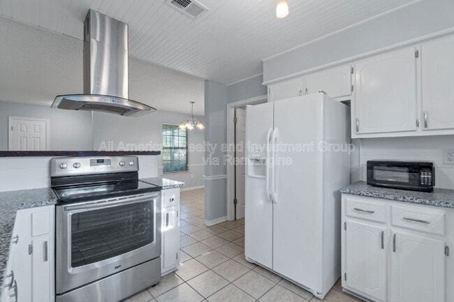 Building Photo - 502 Krest Dr