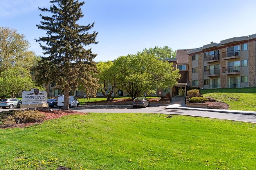 Manor Royal Apartments Plymouth, MN Apartment Finder