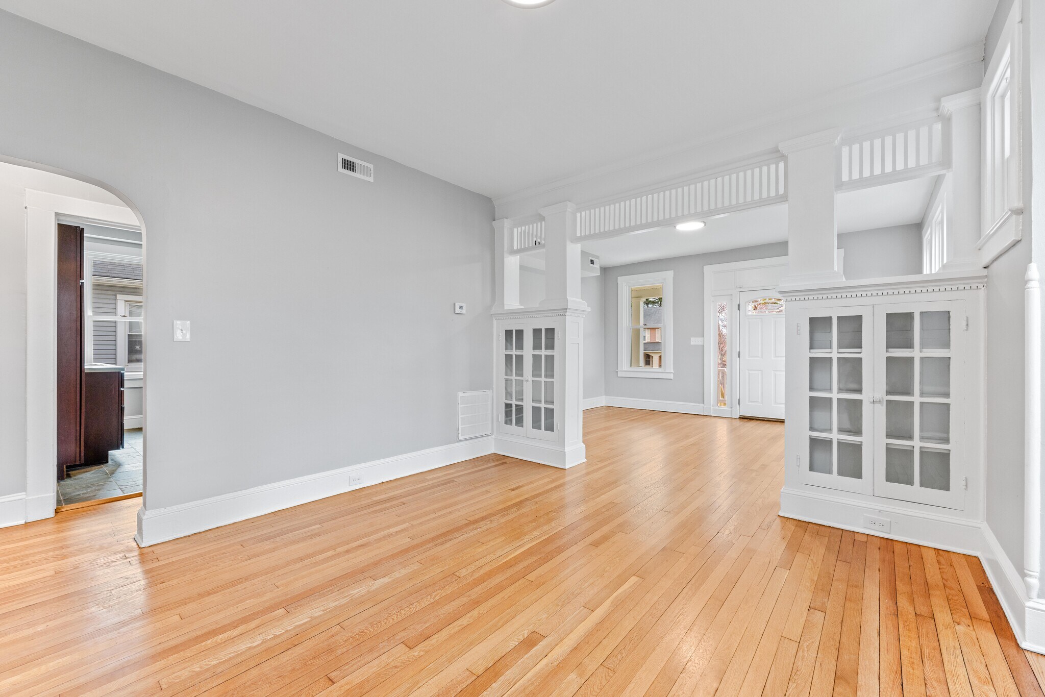 Building Photo - 2921 Glenmore Ave