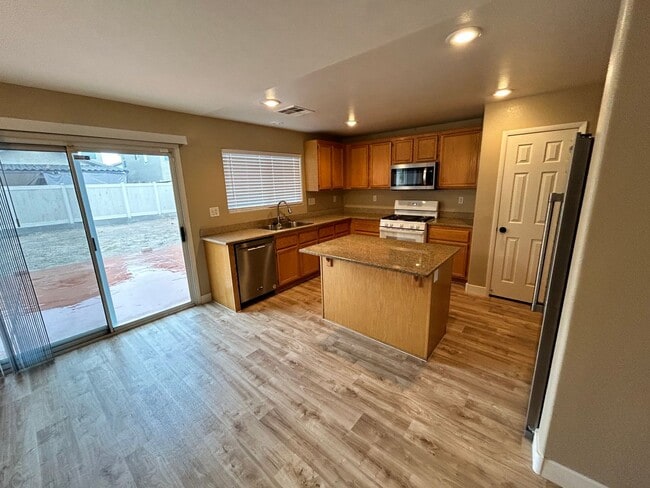 Building Photo - Charming 3 Bed/3Bath/1Car 2-Story Home nestled in this comfortable northwest community in Walnut ...
