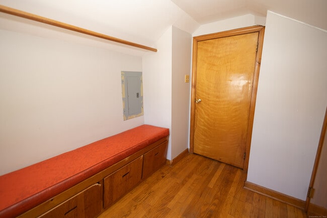 Building Photo - 148 Beecher St