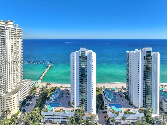 Building Photo - 16485 Collins Ave