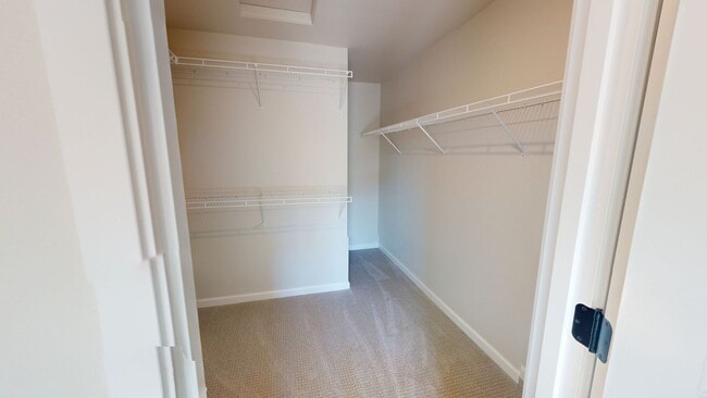 Building Photo - Newer Home in Sought After Reed's Crossing...