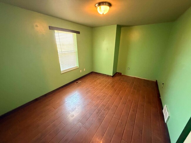 Building Photo - 2550 NW Coyner Ave