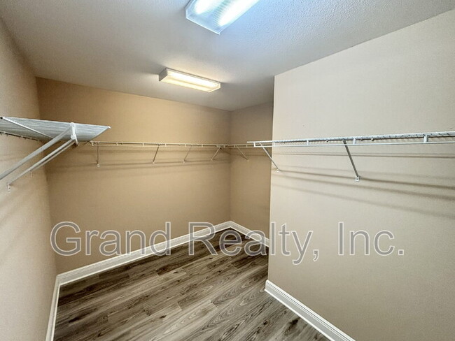 Building Photo - 5892 Dunridge Drive