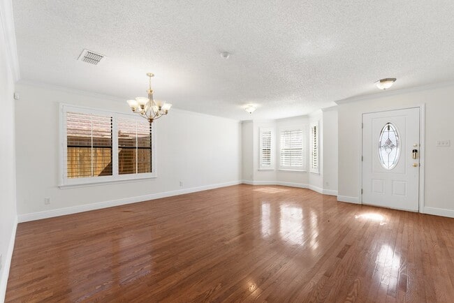 Building Photo - 4013 Southbrook Ct