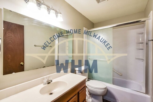 Building Photo - W170S7397 Parkland Dr