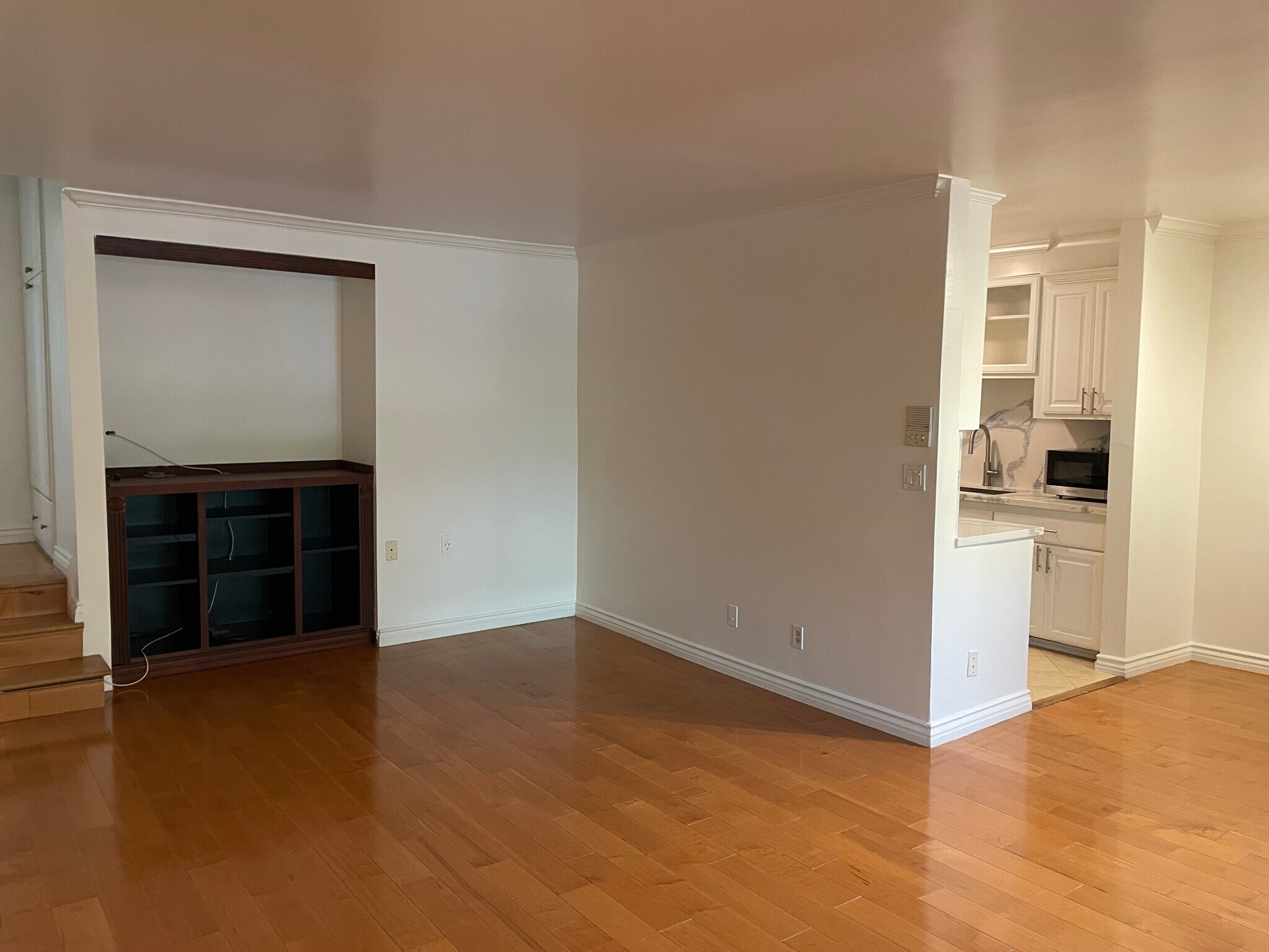 Building Photo - 1831 Barry Ave