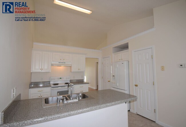 Building Photo - Adorable 2 bedroom 1-level duplex townhome in Smyrna close to Nissan, washer/dryer included!