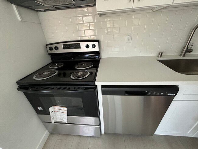 Building Photo - Eldora, 10313-10321 1/2