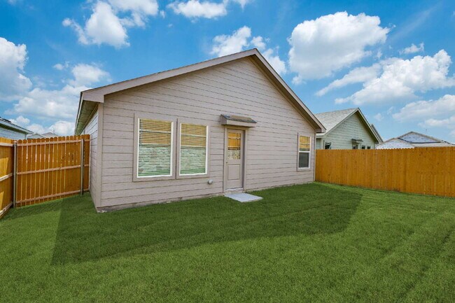 Building Photo - Be the First to Live Here $1,950 – Spaciou...