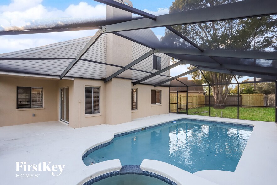 Building Photo - 1503 Chepacket St