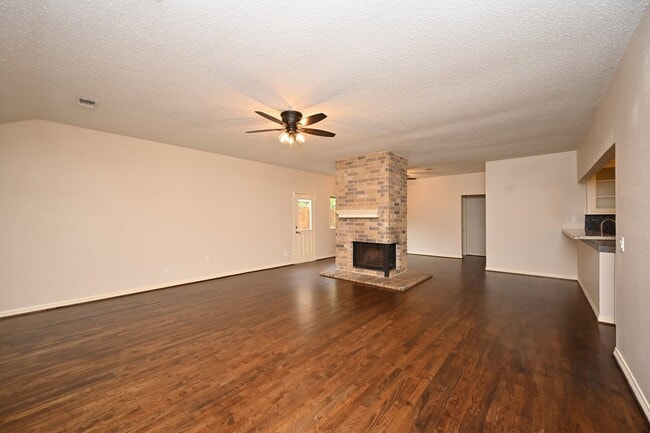 Building Photo - 1511 Apple Park Dr