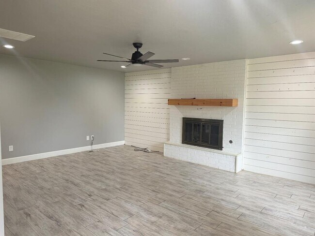 Building Photo - 405 Partridge Ln