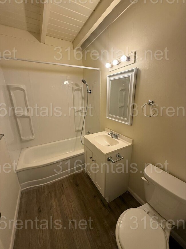 Building Photo - $1195 - **COMING SOON** 3 bed 2 bath - Single Family Home