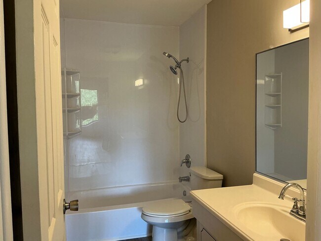 Building Photo - 2315 Cromwell Hills Dr