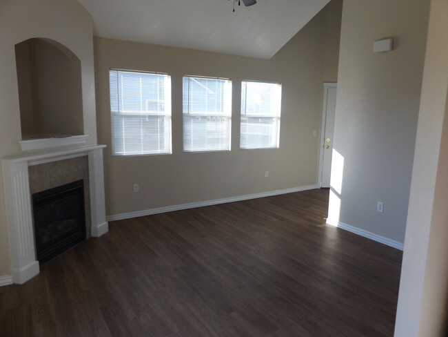 Building Photo - Beautiful Open Floor Plan Featuring Two Be...