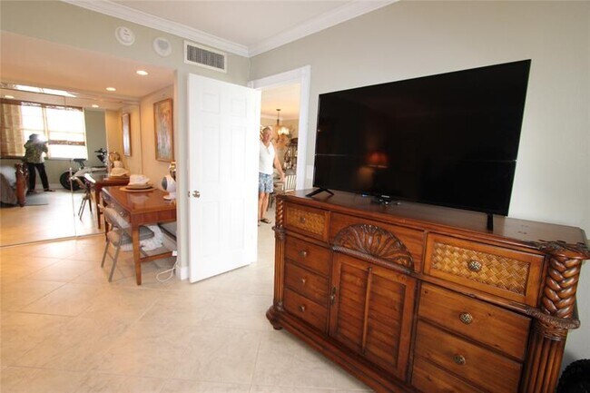 Building Photo - 750 N Ocean Blvd